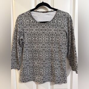 J. McLaughlin black and white 3/4 sleeve Catalina cloth 
t shirt.